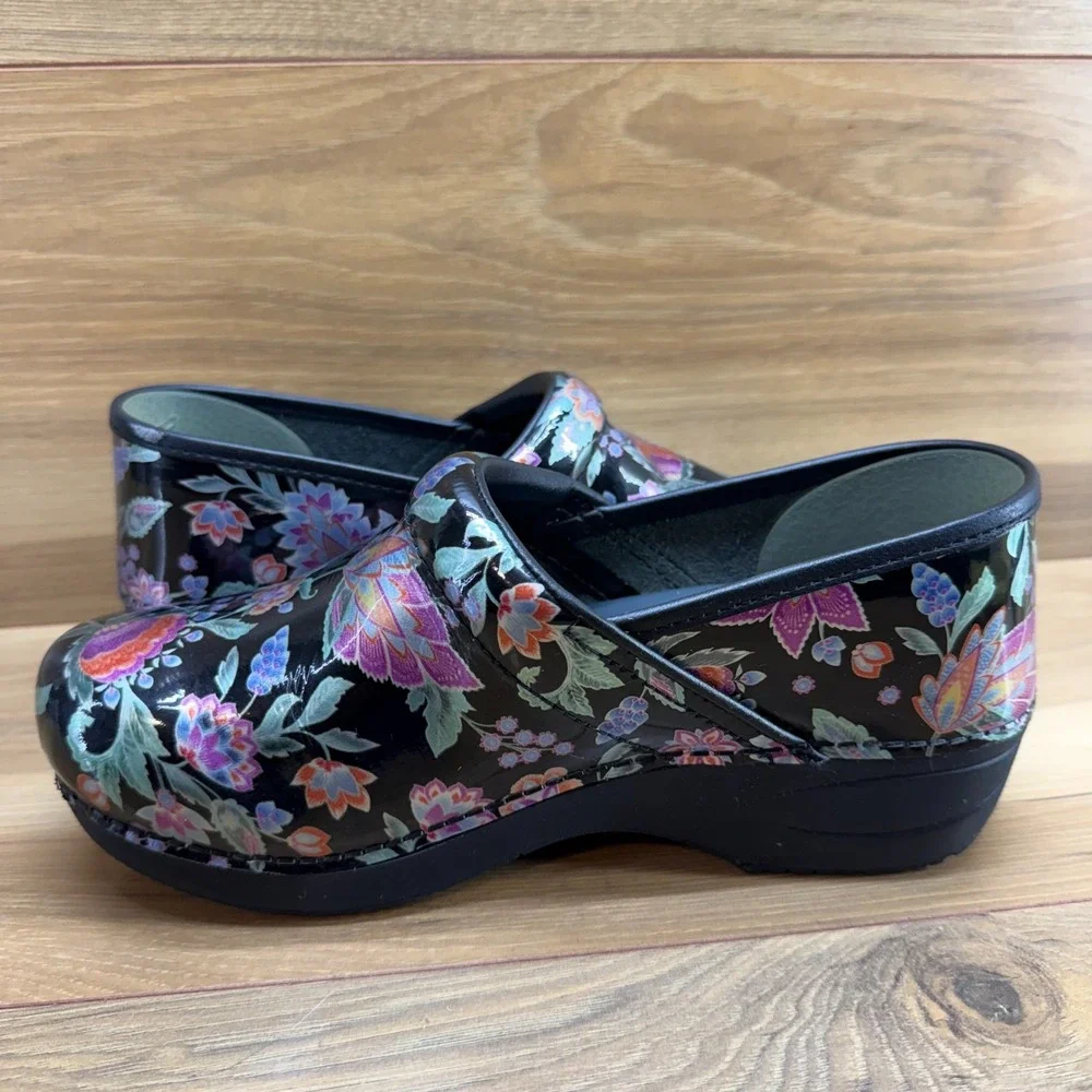 Women’s Floral Black Clog Mules - Picture 6 of 12